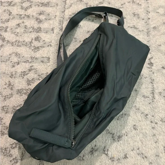 lululemon athletica Fast Track Green Backpack - Picture 3 of 6